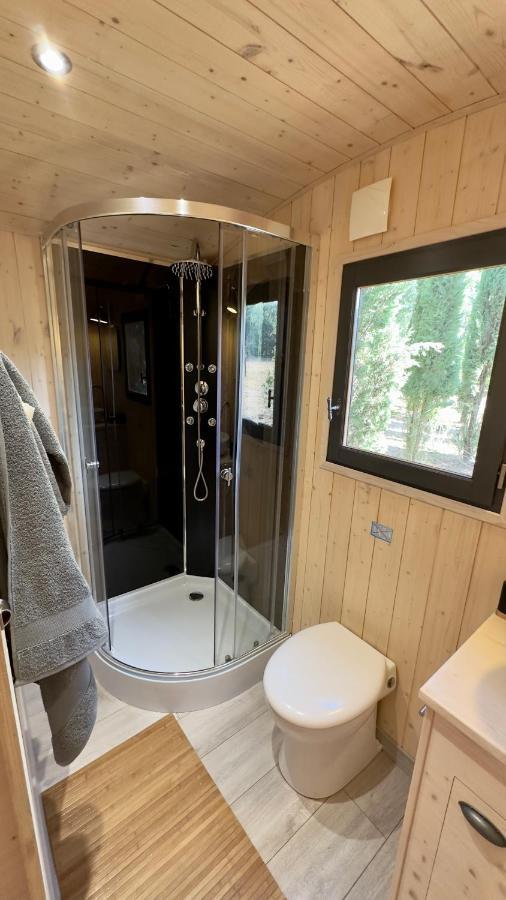 Superbe Roulotte De Charme Hotel Bagnols-en-Foret Exterior photo